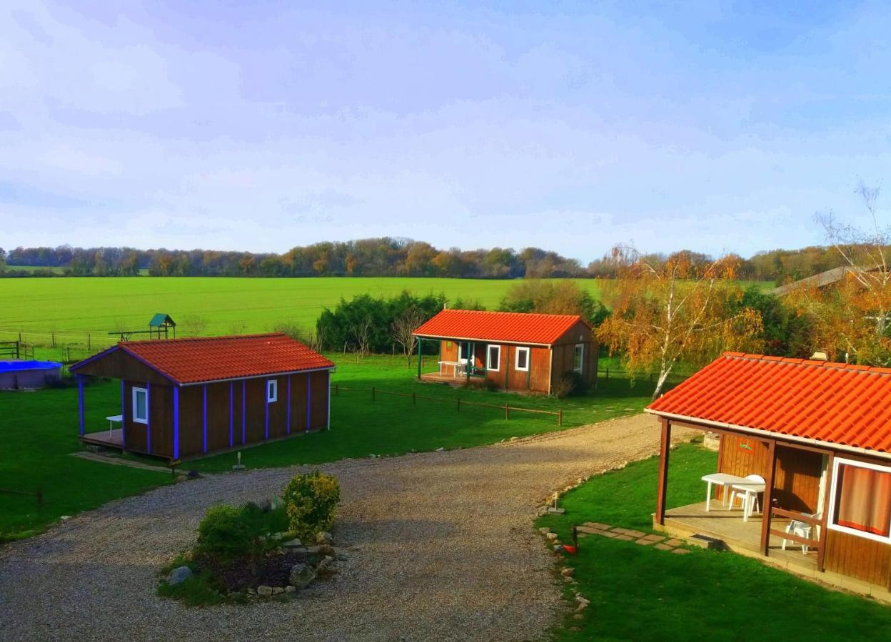 Les Chalets Du Quignon Autry-le-Chatel Exterior foto