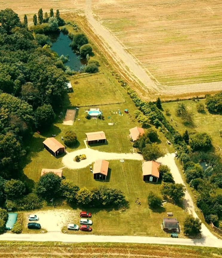 Les Chalets Du Quignon Autry-le-Chatel Exterior foto